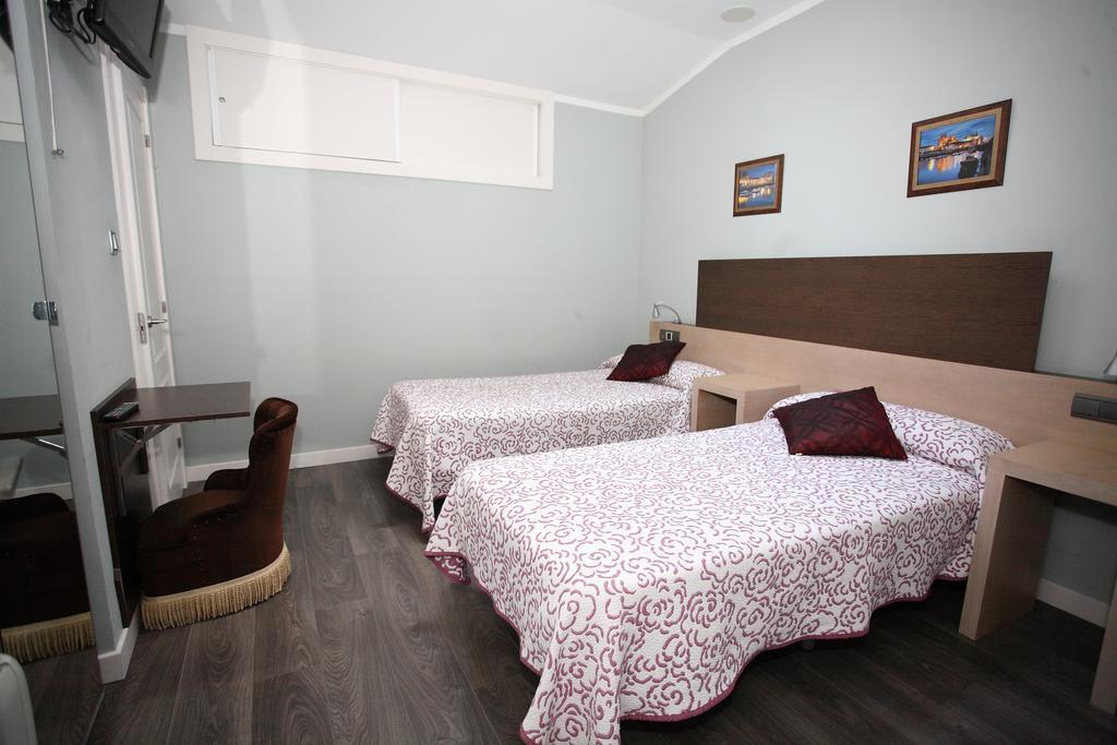 Pension Jade Castro Urdiales Exteriér fotografie